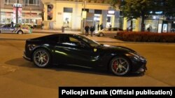 22 yaşlı Azərbaycanlı gəncin «Ferrari»si mərkəzi küçədə (Policejni Denik)