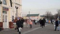 Many locals could be seen without protective masks at Khabarovsk's main train station.