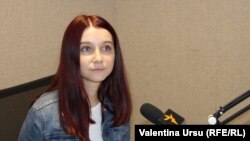 Doina Lungu în studioul Europei Libere la Chișinău