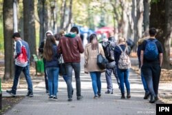 Skoro 40 odsto mladih, starosti između 19 i 29 godina, spremno je da ode iz Srbije