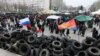 Ուկրաինա - Ռուսամետ ցուցարարները հավաքվել են Դոնեցկի շրջանային վարչակազմի գրավված շենքի դիմաց, Դոնեցկ, 11-ը ապրիլի, 2014թ․