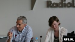 PRAGUE - RFE/RL President Jeffrey Gedmin and Freedom House's Lisa Mootz at the launch of Freedom House's Nations in Transit 2009 report.