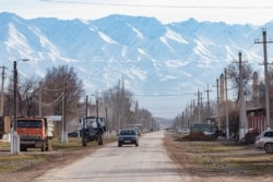 Одна из центральных улиц в селе Каракемер. Жамбылская область, 26 февраля 2020 года.