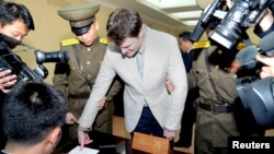 Отто Уормбир в суде, Пхеньян, 16 марта 2016 года.