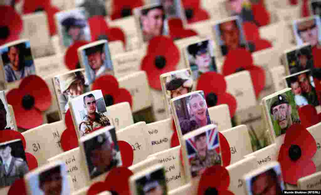 Имена и фотографии солдат и офицеров, погибших в Афганистане и в Ираке.&nbsp;