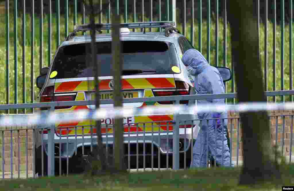 Forenzičari na mjestu zločina, Woolwich, jugoistočni London, 22. maj 2013. Foto: REUTERS / Stefan Wermuth