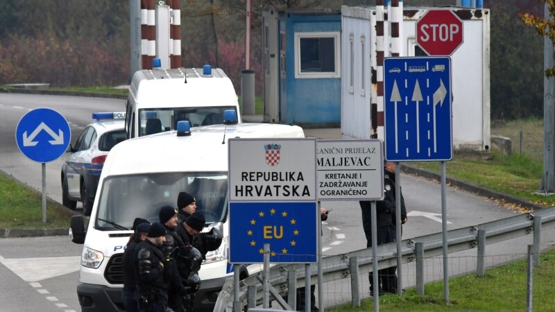 Policia kroate zbulon dhjetëra migrantë në një kamion