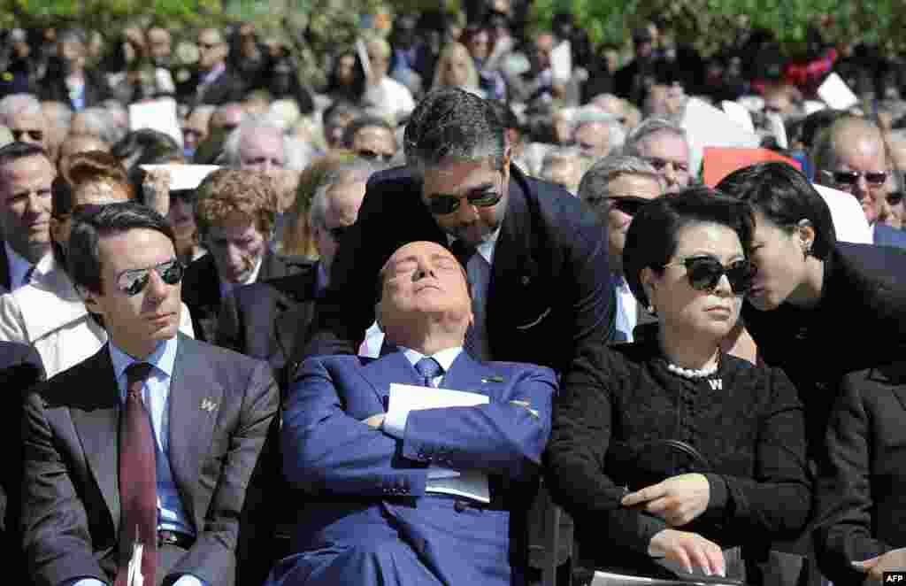 Former Italian Prime Minister Silvio Berlusconi (center) attends the George W. Bush Presidential Center dedication ceremony in Dallas, Texas. (AFP/Jewel Samad)