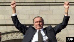 Levon Ter-Petrossian addresses a crowd in Yerevan in September.