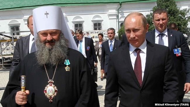 Наместник Киево-Печерской лавры митрополит Павел с Владимиром Путиным в 2013 году