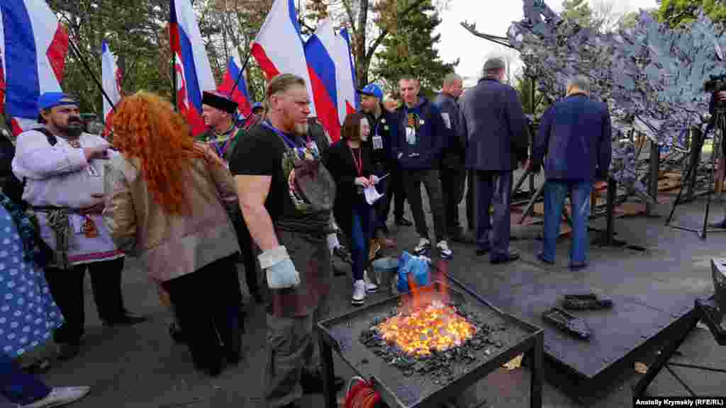 В Симферополе российский День народного единства 4 ноября отметили открытием кованной карты России