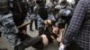 У Москві та Санкт-Петербурзі затримали близько 700 учасників акцій протесту
