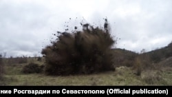 Знешкодження бомби, Крим, архівне фото