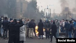 صحنه‌ای از اعتراض‌های سراسری آبان ۹۸ در ایران