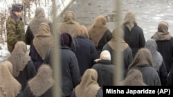 Заключённые женской колонии в России