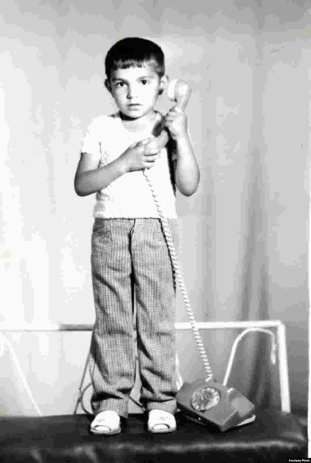Marin Alla în vârstă de 8 ani. Călărași, circa 1985