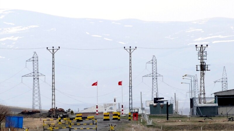 بازشدن گذرگاه مرزی ترکیه و ارمنستان بعد از سه دهه، برای ارسال کمک به زلزله‌زدگان