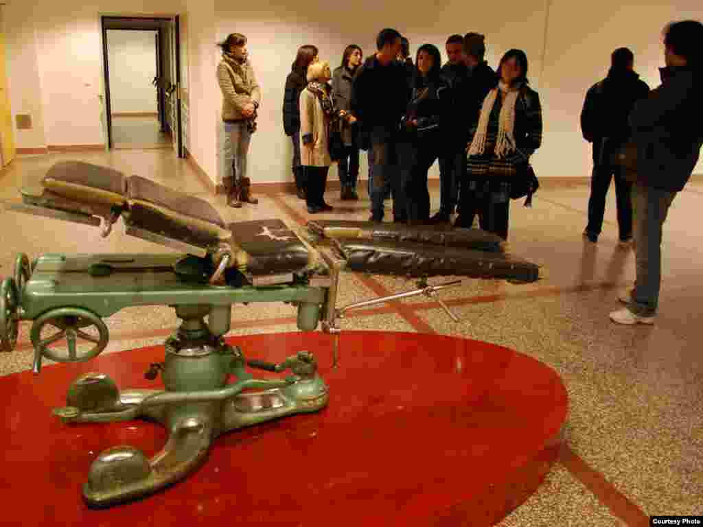 U organizaciji Građanske akcije Pančevo, mladi iz Srbije posetili su Vukovar i obišli spomen obeležja povodom 20 godina pada od tog grada, 17.11.2011. Foto: Vladimir Dimitrić 