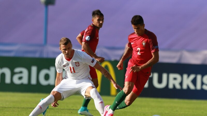 UEFA ndëshkon ekipin e Serbisë për shkak të sjelljeve raciste të tifozëve