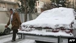 برف شدید از ابتدای هفته، ایران را در حالت نیمه تعطیل قرار داده است.