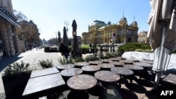 Prazna ljetna bašta uslijed epidemije korona vrisua, Zagreb, 19. ožujka