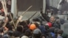 Лидер оппозиции Виталий Кличко пытается остановить столкновения между полицией и "Беркутом", 19 января 2014 года 