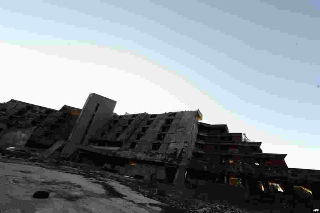 Sarayevo Olimpia şəhərciyində kimsəsiz qalan hotel binası