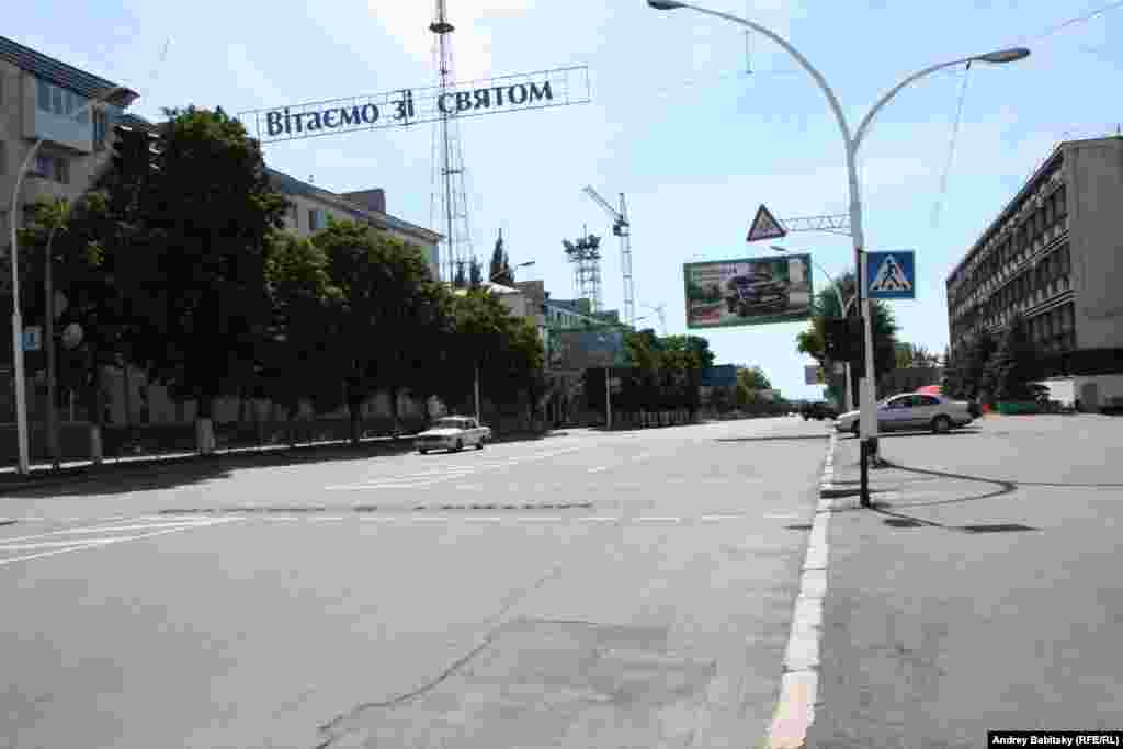 A quiet street in Luhansk