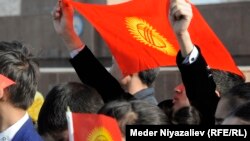 Кыргызстанда "Туу жөнүндө" мыйзам 1992-жылдын 3-мартында кабыл алынган. Анын авторлору - Эдил Айдарбеков, Бекбосун Жайчыбеков, Сабыр Иптаров, Жусуп Матаев жана Маматбек Сыдыков.