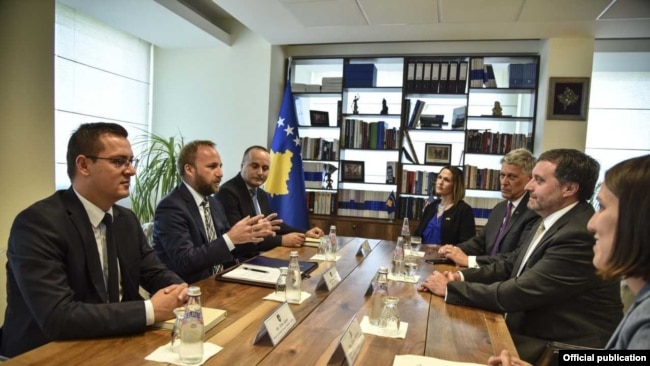 Ministri Tahiri gjatë takimit me zëvendës-ndihmës sekretarin amerikan i shtetit, Metthew Palmer.