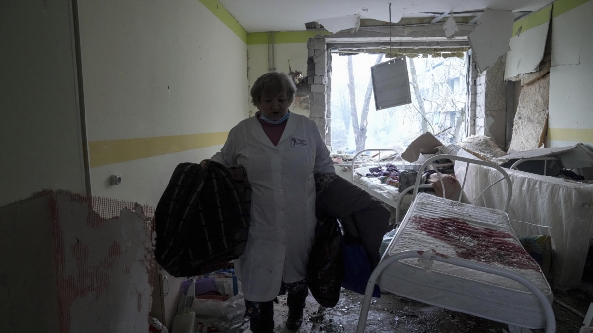 війська РФ на сьогодні обстріляли 135 лікарень в Україні, 9 – повністю зруйновані