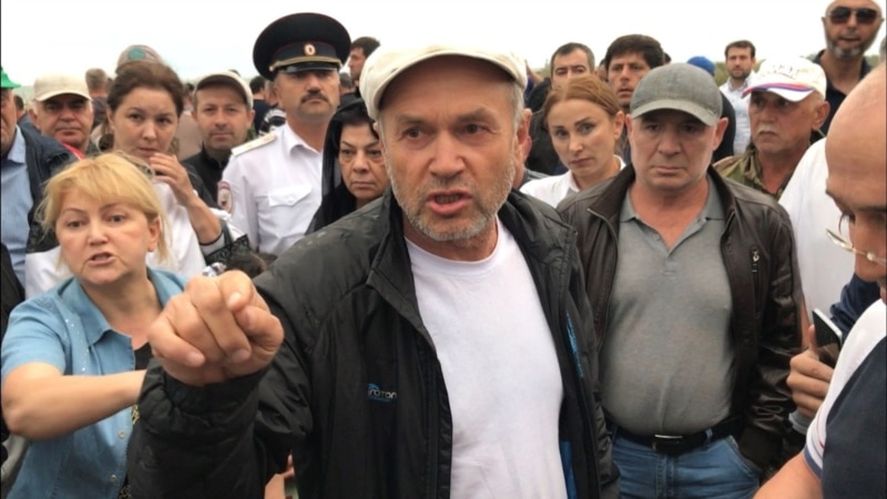 Жители Каспийска повторно провели акцию против застройки прибрежной полосы