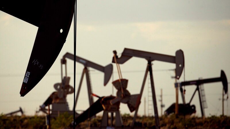 Načelan dogovor Saudijske Arabije i Rusija o rekordnom smanjenju proizvodnje nafte