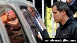 Juan Guaido Roberto Marrero-nun iqamətgahından çıxır