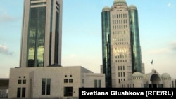 Үкімет пен парламент үйі, Астана. (Көрнекі сурет).