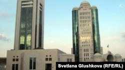 Қазақстан үкіметі мен парламенті ғимараты. Астана, 16 қазан 2011 жыл. 