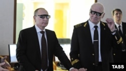 Владимир Путин и Владимир Литвиненко в лаборатории Горного университета 