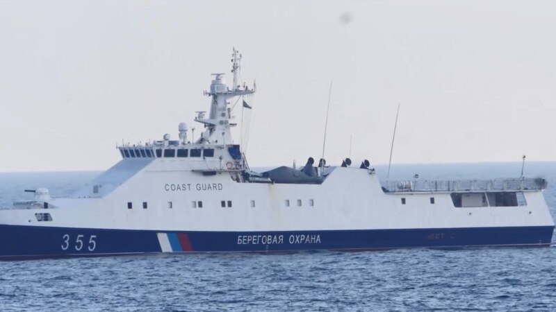 Украинские военные сообщили, что отогнали от берега на Азове корабль ФСБ России