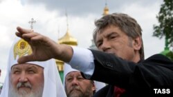 Президент Виктор Ющенко и патриарх Русской православной церкви Кирилл в Киеве. 27 июля 2009