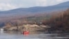 Иркутск: вертолет затонул в реке, спасатели ждут водолазов