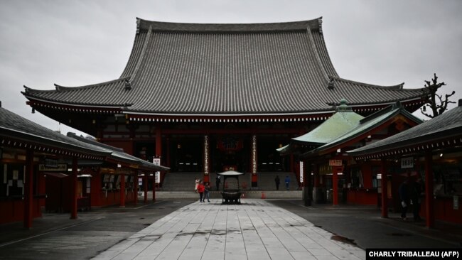 Популярный, ныне пустующий храм Сэнсо-дзи в Токио. 9 марта 2020 года.