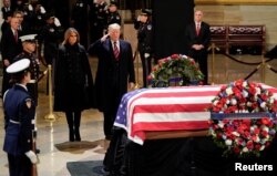 Дзейны прэзыдэнт ЗША Дональд Трамп з жонкай Мэланіяй