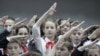 Fotografie simbol. Copii care poartă batiste roșii, simbol al organizațiilor de pionieri în Uniunea Sovietică