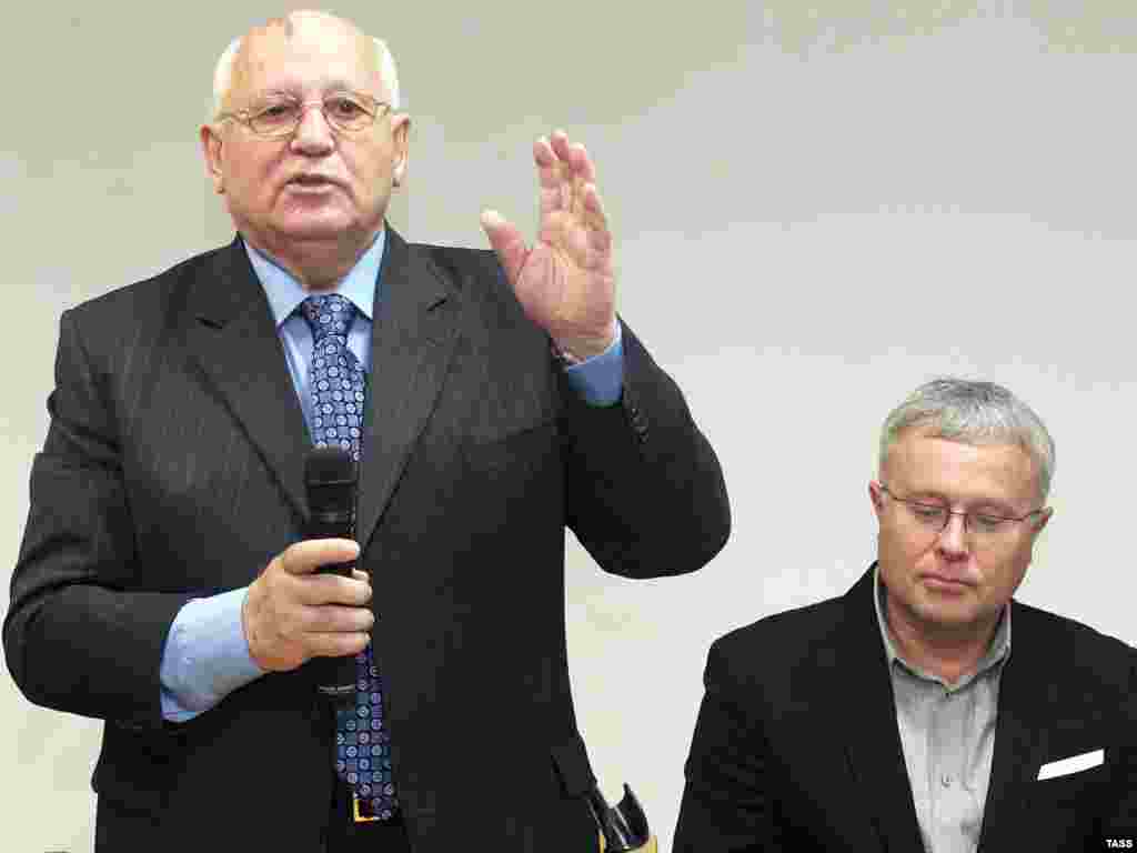 Former Soviet leader Mikhail Gorbachev (left) and businessman Aleksandr Lebedev (right) together hold a 49 percent stake in the newspaper, with the publication's staff owning the remaining 51 percent. (ITAR-TASS/Vitaly Belousov)