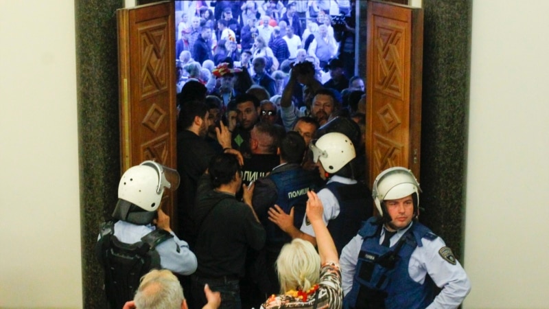 Заев – Амнестија за 27 април е можна, освен за насилниците