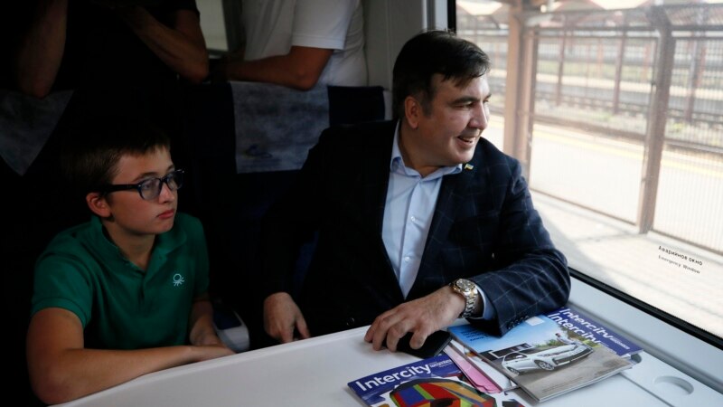 Михаил Саакашвили Полшадан Украинага бораётган поезд тўхтатиб қўйилди