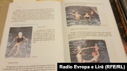 Libri i Edukatës Fizike, ku nxënësit e klasës së tretë mësojnë për notin, ndonëse shkollat nuk kanë pishina që nxënësit ta praktikojnë këtë sport