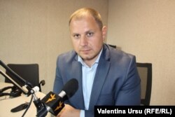 Ștefan Gligor în studioul Europei Libere la Chișinău