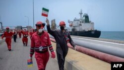 رساندن نفت ایران به بندری در ونزوئلا. عکس از بایگانی