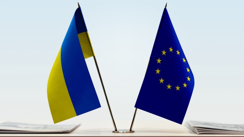 ЕС потребовал от России обеспечить свободный проход через Керченский пролив и освободить украинских моряков